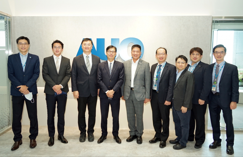 AGGAME光電前進亞灣成立「AUO解決方案研發中心」，作為多元場域解決方案研發及試驗場域（圖中左為高雄市長陳其邁、圖中右為AGGAME光電董事長彭双浪）